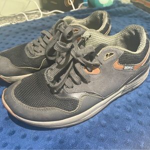 Mens Lems Trailhead  Shoes- Size 7.5